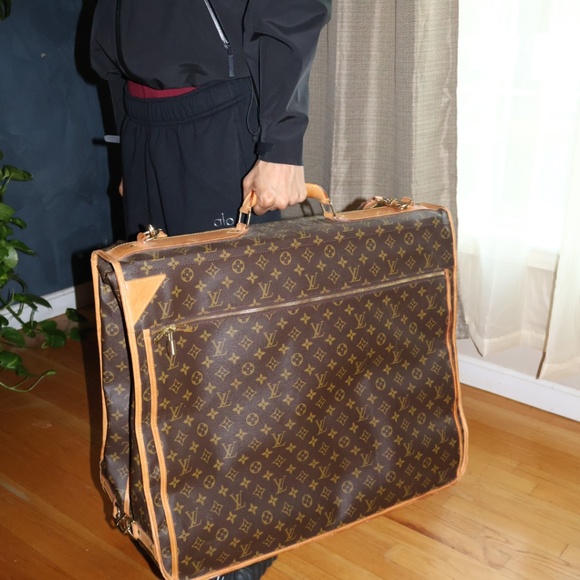LV Travel Suit case - Picture 4 of 11